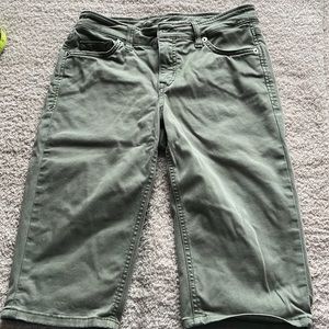 Tommy Bahama Clam Diggers